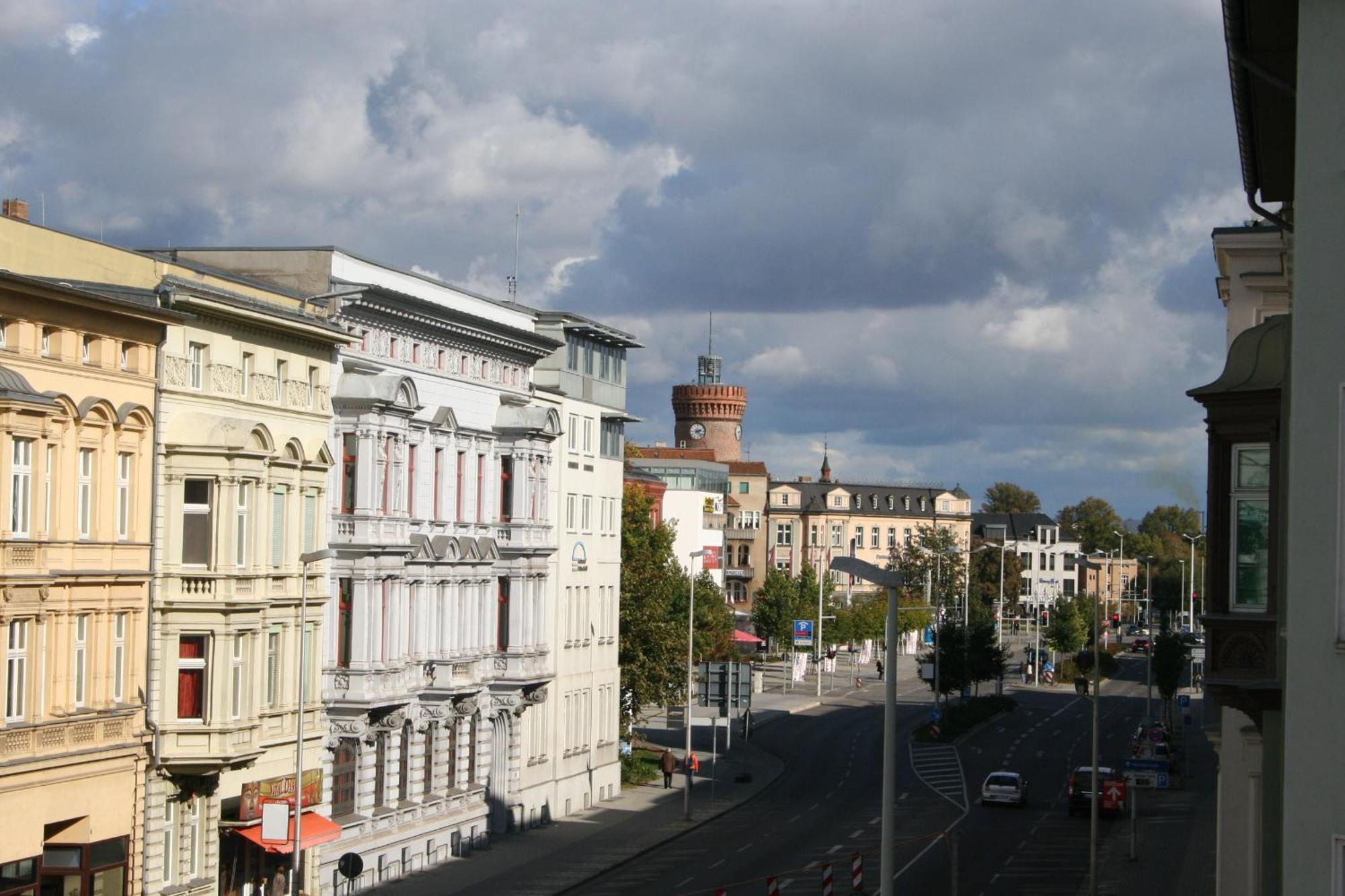 Altstadthotel Am Theater Chociebuż Zewnętrze zdjęcie