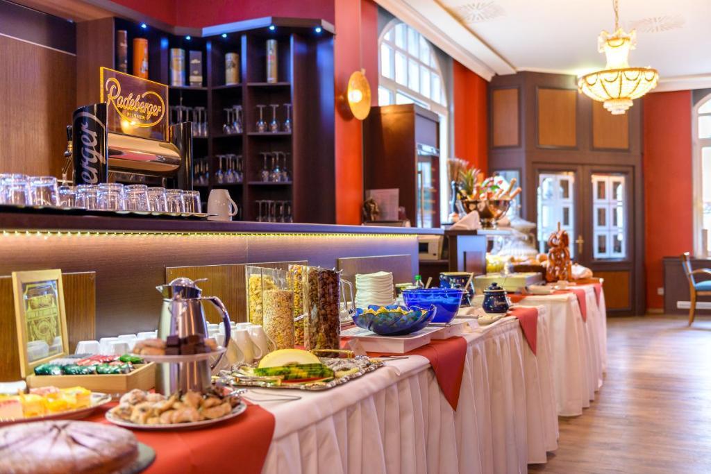Altstadthotel Am Theater Chociebuż Zewnętrze zdjęcie