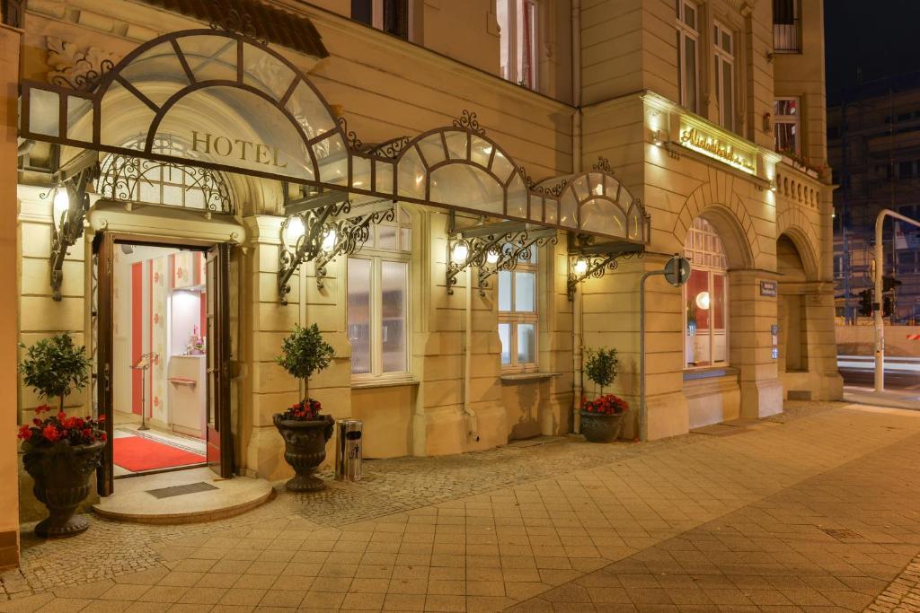 Altstadthotel Am Theater Chociebuż Zewnętrze zdjęcie