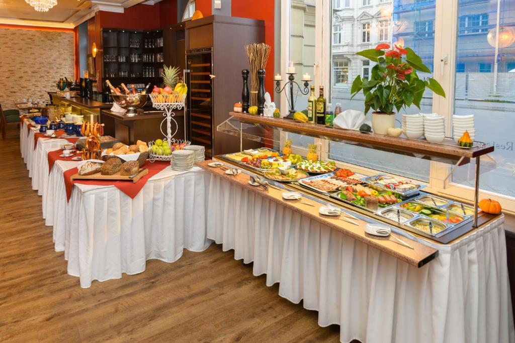 Altstadthotel Am Theater Chociebuż Zewnętrze zdjęcie