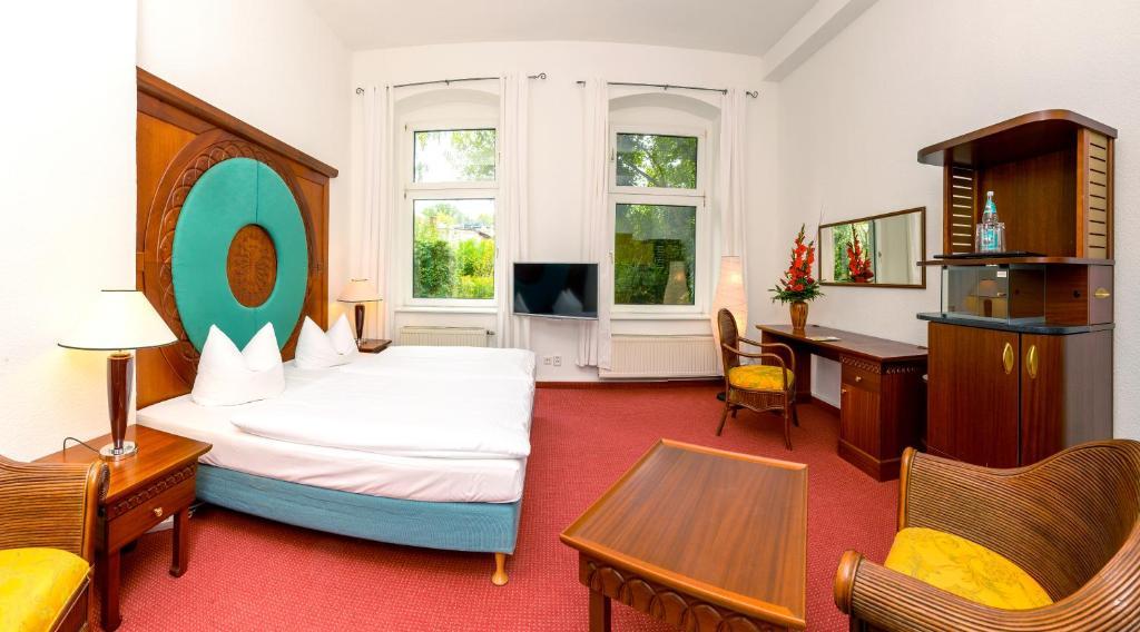 Altstadthotel Am Theater Chociebuż Zewnętrze zdjęcie